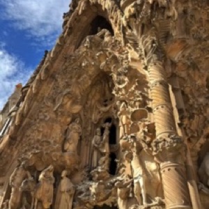 Sitges et Barcelone, avec l'imanquahle Basilique de la Sagrada Família 🤩.#barcelona #catalunya #sagradafamilia #sitges